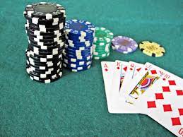 From Novice to Expert: Learning Hold’em’s Winning Strategies