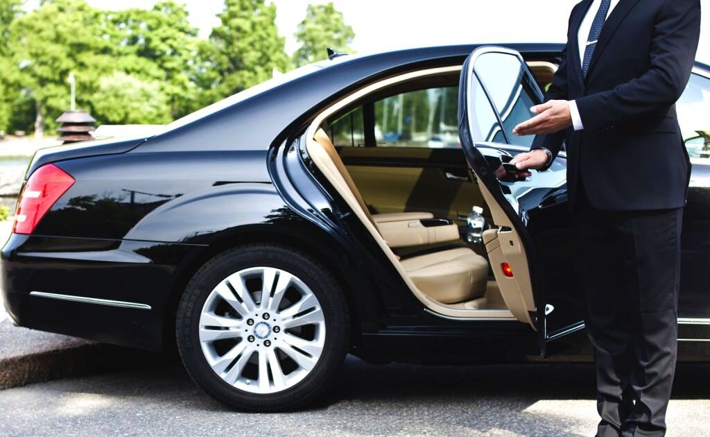 Long Distance, Elevated Comfort: Premium Chauffeur Services