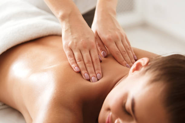 Lomi Lomi Explorations: Plunge into Hawaiian Massage with Massage24