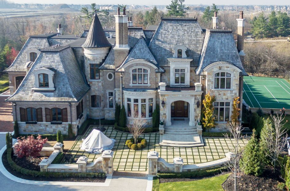 Kleinburg’s Luxury Portfolio: A Real Estate Agent’s Showcase