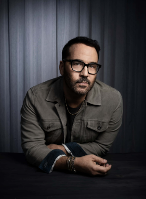 Celebrating Jeremy Piven: A Tribute to his Contributions to Entertainment