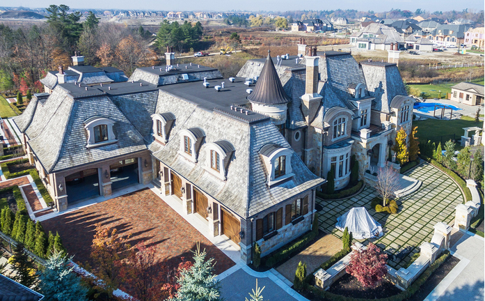 Spectacular Kleinberg Mansion with Lavish Outdoor Oasis