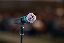 Entertain Your Viewers: Public Speaking Classes for Charismatic Delivery